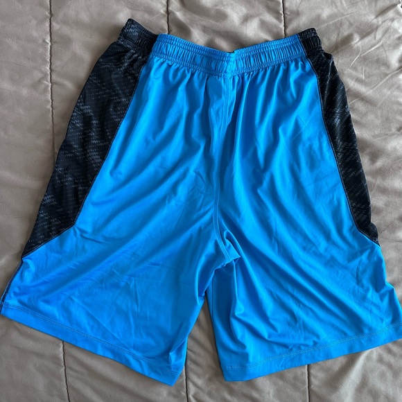 135 Under Armour Athletic Shorts - Picture 2 of 5